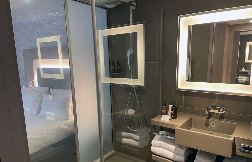 Badkamer in Novotel Parijs tijdens ons bezoek maart 2022