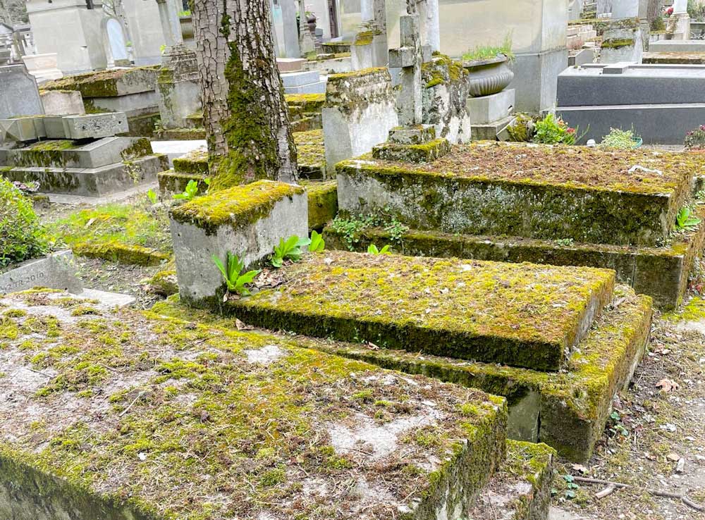 Oude graven begraafplaats Père-Lachaise in Parijs