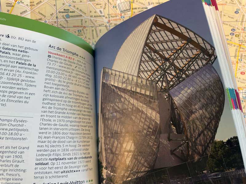 Nieuw boekje bezienswaardigheden en kaarten Parijs