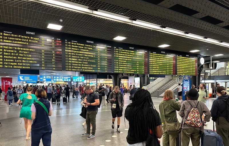 Overstappen op Eurostar (voorheen Thalys) vanaf station Brussel Zuid - Midi.