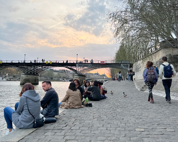 Bars aan de Seine in Parijs