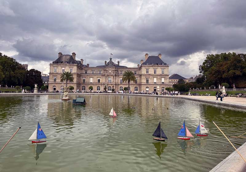Bootjes duwen in Jardin du Luxembourg
