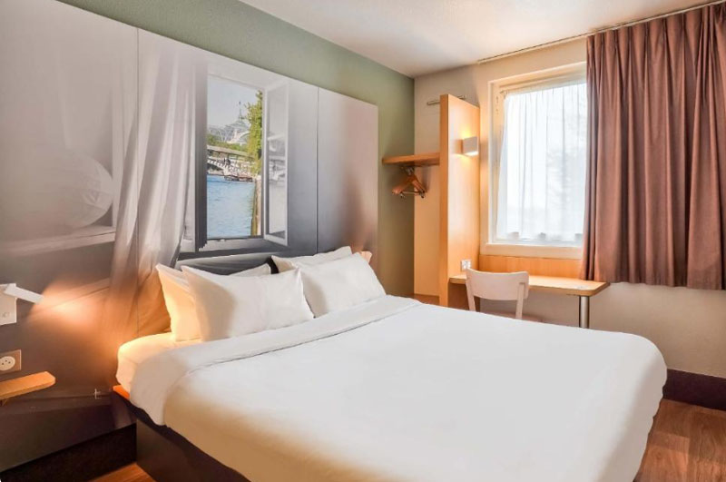 Uitzicht op B&B HOTEL Goussainville CDG met gratis parking nabij station Goussainville