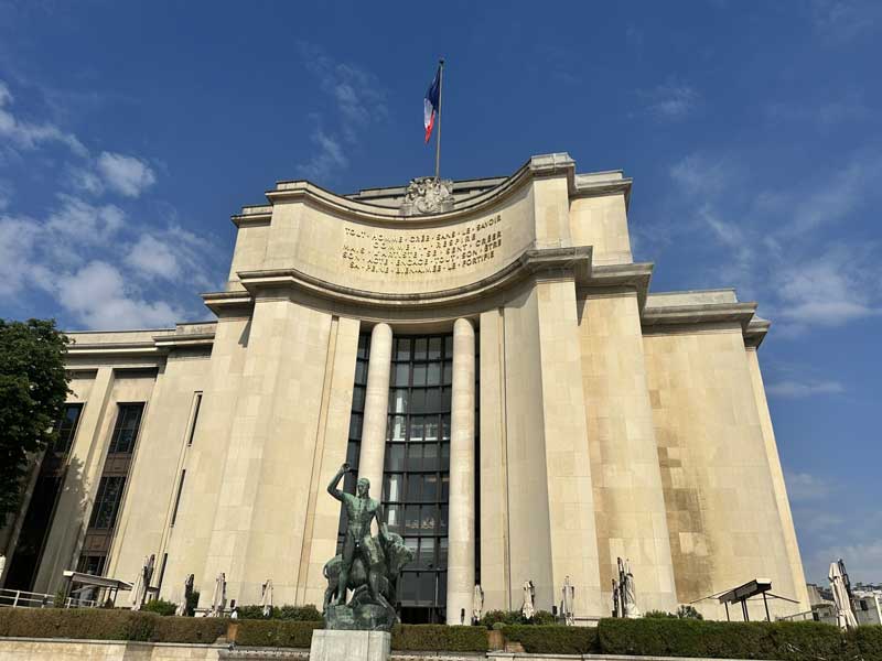 Palais de Chaillot in Parijs, met een geweldig uitzicht op de Eiffeltoren