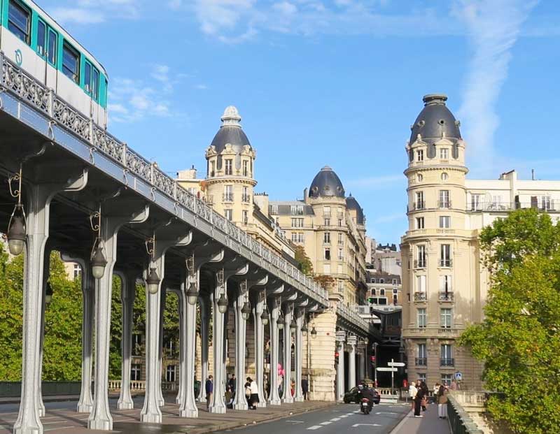 Pont de Bir Hakeim in Parijs