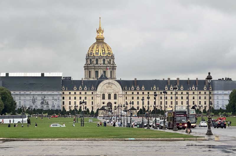 Hôtel des Invalides in Parijs, waar je o.a. het graf (tombe) van Napoleon vindt.
