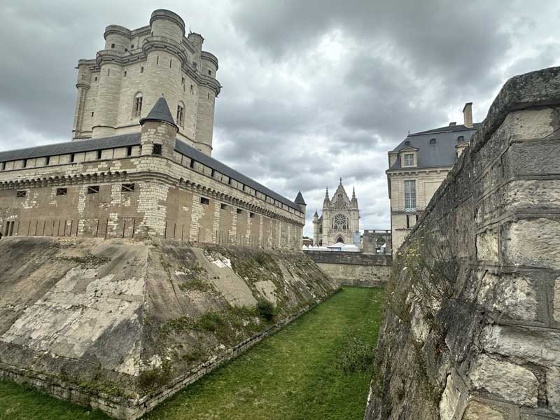 Kasteel van Vincennes bezoeken, net buiten Parijs.