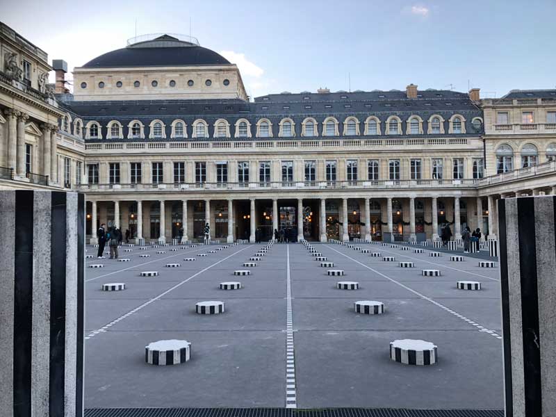 Palais Royal met de zwart-witte zuilen