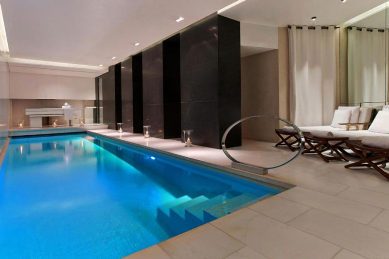 designkamer in Le Metropolitan Paris met zicht op de Eiffeltoren