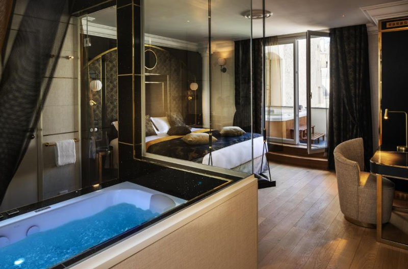 jacuzzi suite in Paris j’Adore Hotel and Spa