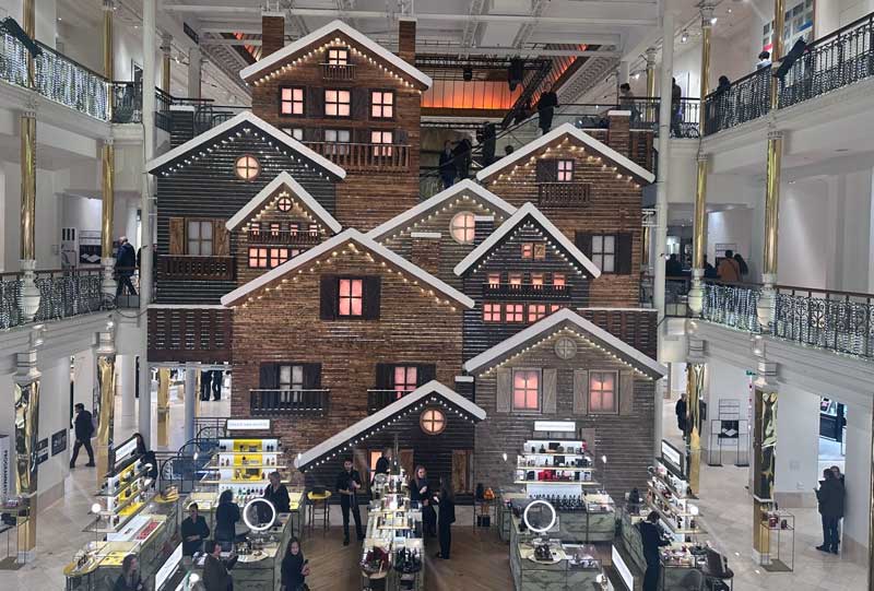 Warenhuis Bon Marché in Parijs met kerst 