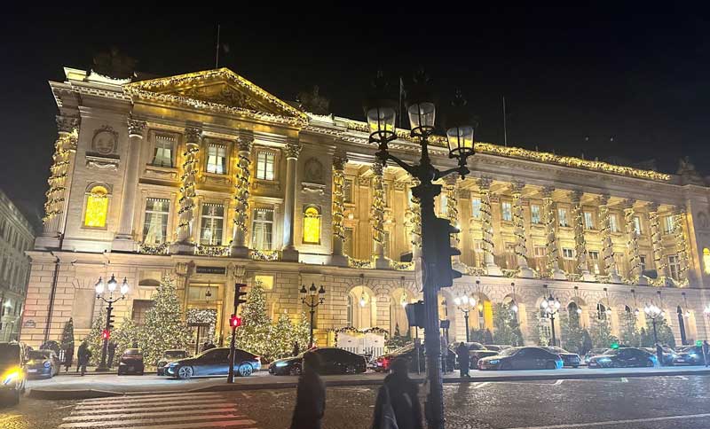 Hotel de Crillon in Parijs is prachtig versierd in de kerstperiode!