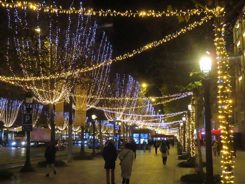 Kerst Parijs: Prachtige verlichting op de Champs-Elysées, ook lichtshows!