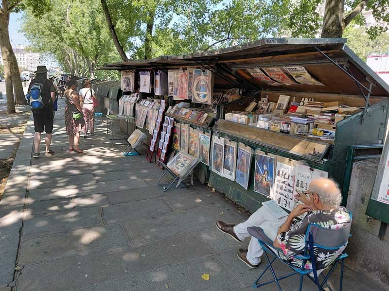 Groen boekenstalletje langs de Seine