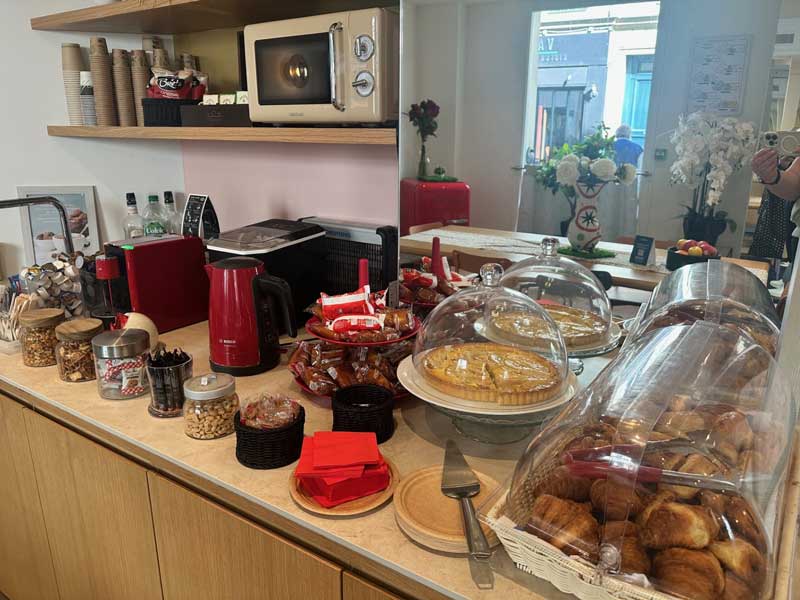 Klein buffet voor gasten van de hotelketen Astotel