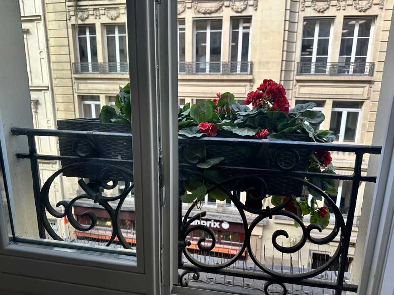 Schone hotelkamer in een levendige wijk in Parijs (9e arrondissement)