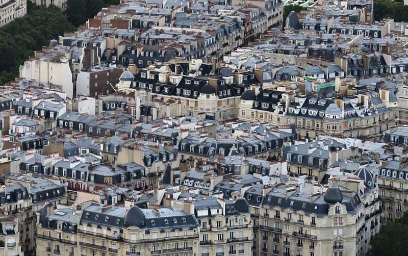 De zinken daken van architect Haussmann in Parijs