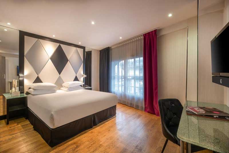 Hotel l'Empire in het eerste arrondissement van Parijs. Grote kamers, schoon, spa en veel op loopafstand.