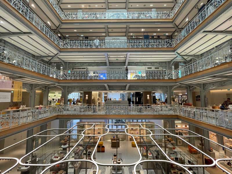 Beroemd warenhuis La Samaritaine in Parijs