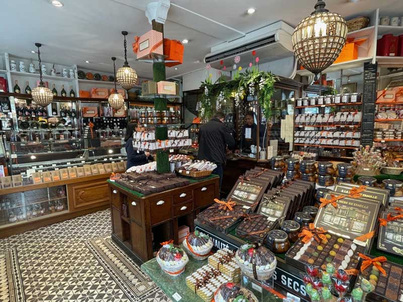Originele cadeautjes en souvenirs in Parijs kopen, onder andere bij La Mère de Famille