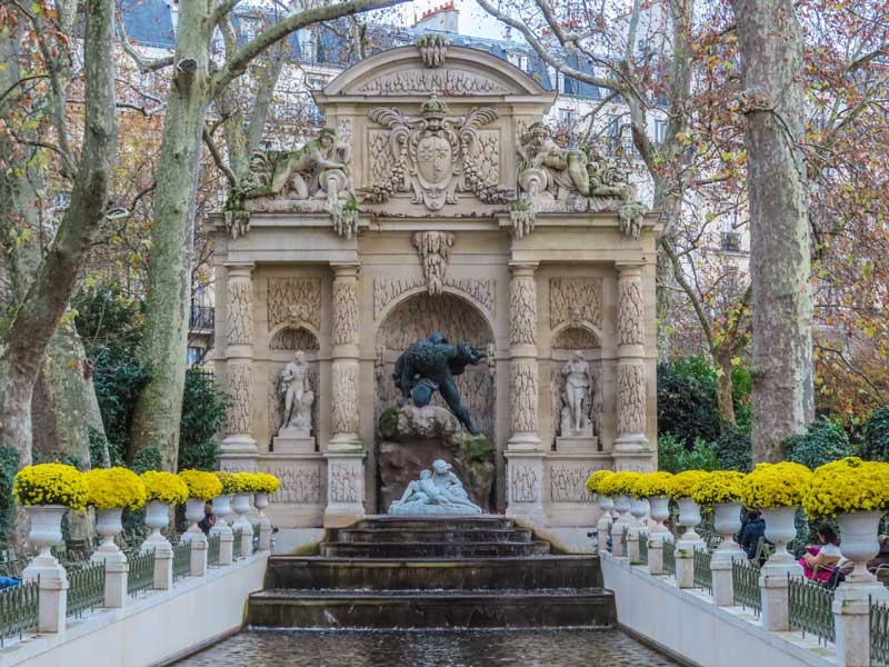Fontaine Medicis in alle jaargetijden mooi. Te vinden in Jardin du Luxembourg