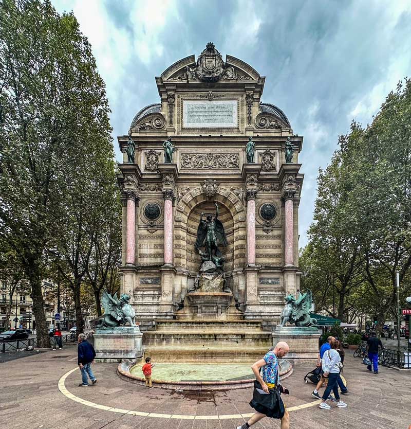 De fontein Saint-Michel in Parijs