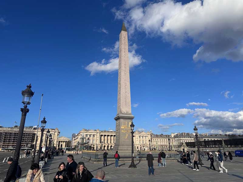 Place de la Concorde, met de grote obelisk in het 8e arrondissement van Parijs