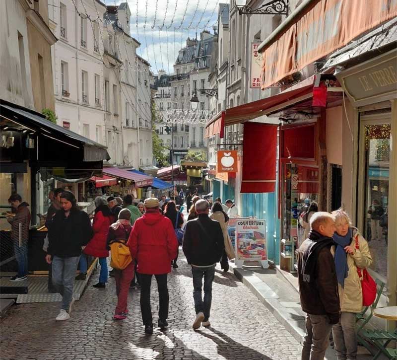Rue Mouffetard, gezellige straat in het 5e arrondissement van Parijs