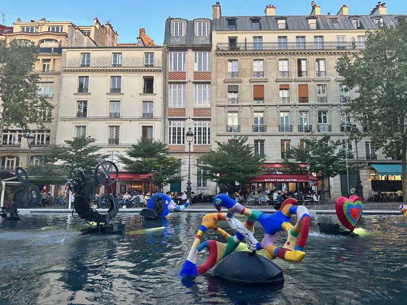 Strawinsky fontein om de hoek van Centre Pompidou in Parijs