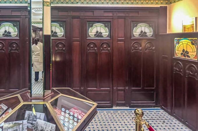 Lavatory Place de la Madeleine