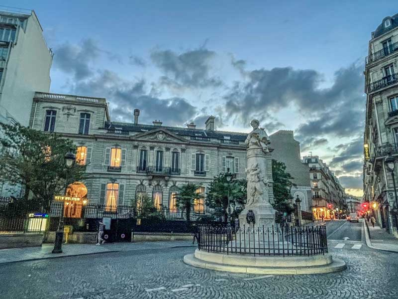 Een heel mooi pleintje in het 9e arrondissement van Parijs: Place Saint-Georges