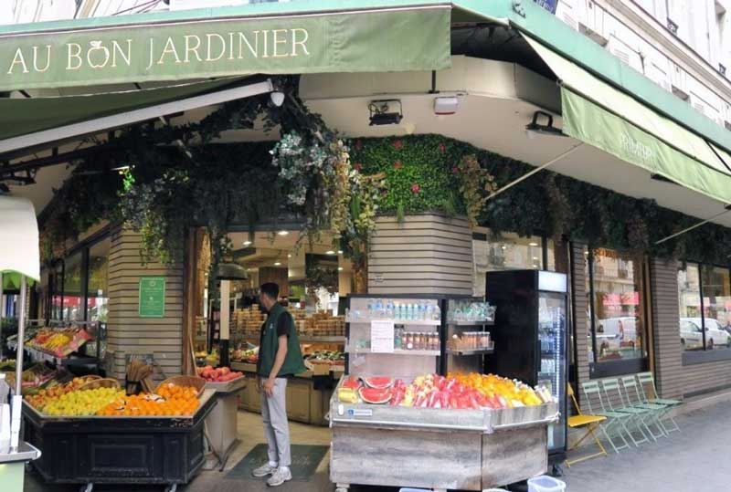 Groenten en fruit in Rue Cler, een gezellige, authentieke marktstraat in Parijs