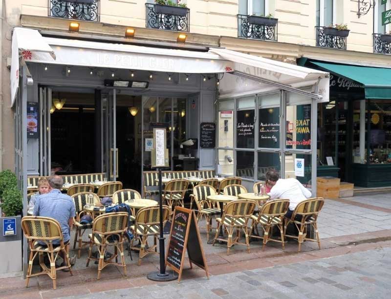 Terrasjes Rue Cler, gezellige marktstraat in het 7e arrondissement